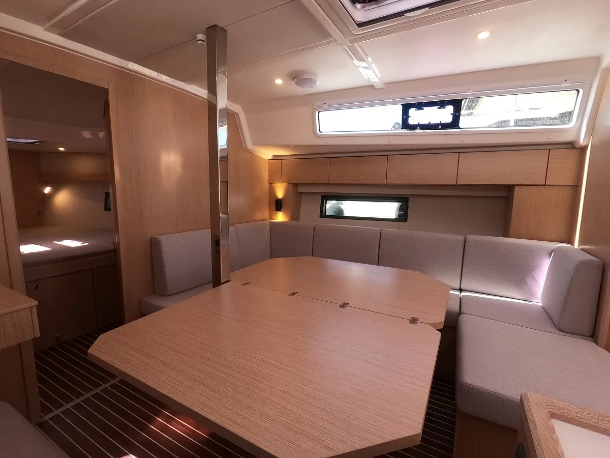 location-voilier-bavaria-c42-adonis-var-mediterranée_10