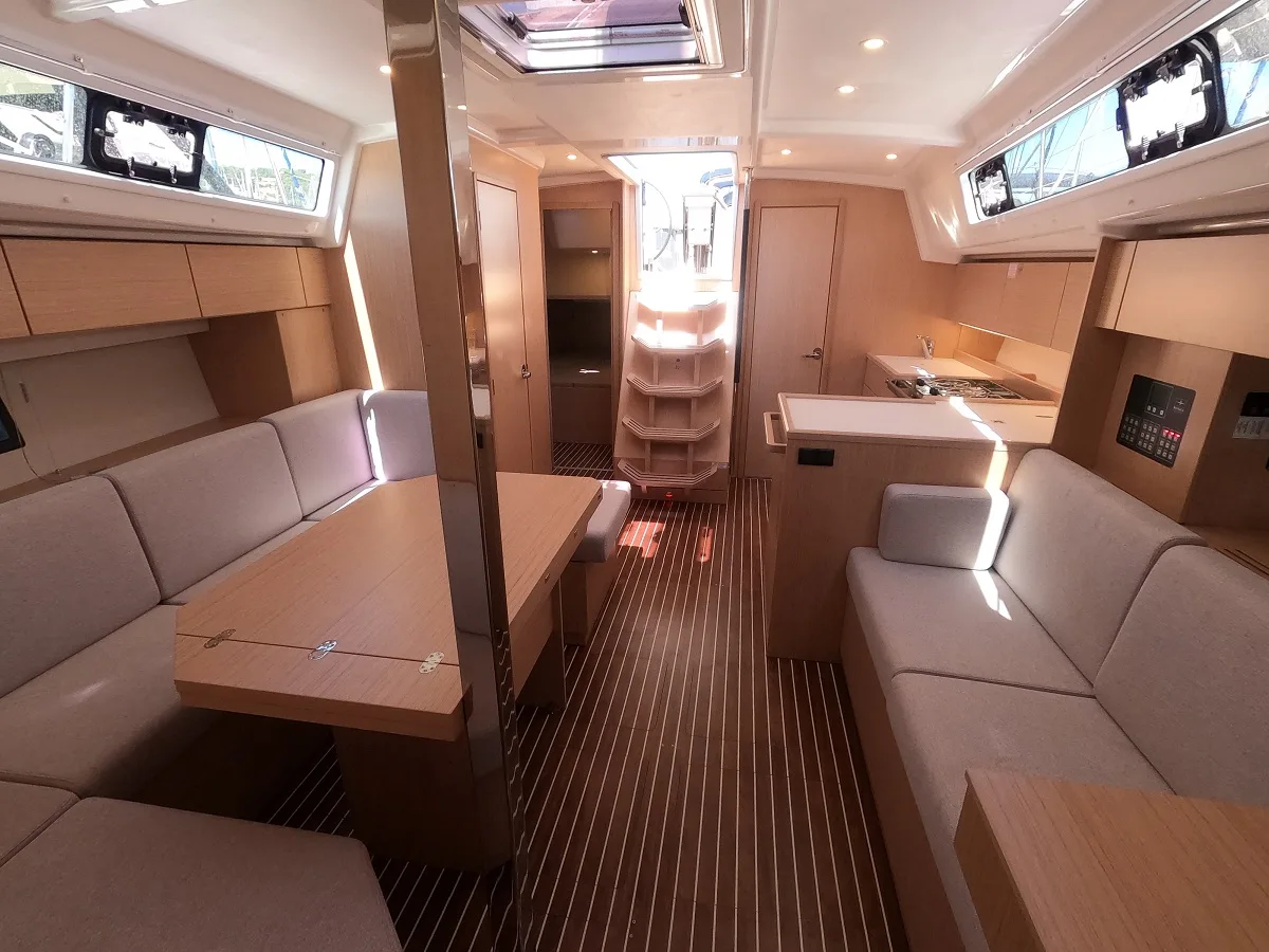 location-voilier-bavaria-c42-adonis-var-mediterranée_12