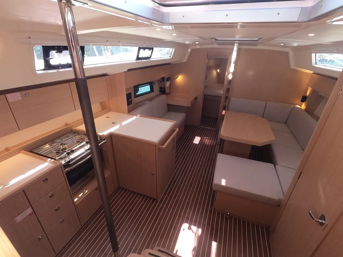 location-voilier-bavaria-c42-adonis-var-mediterranée_7