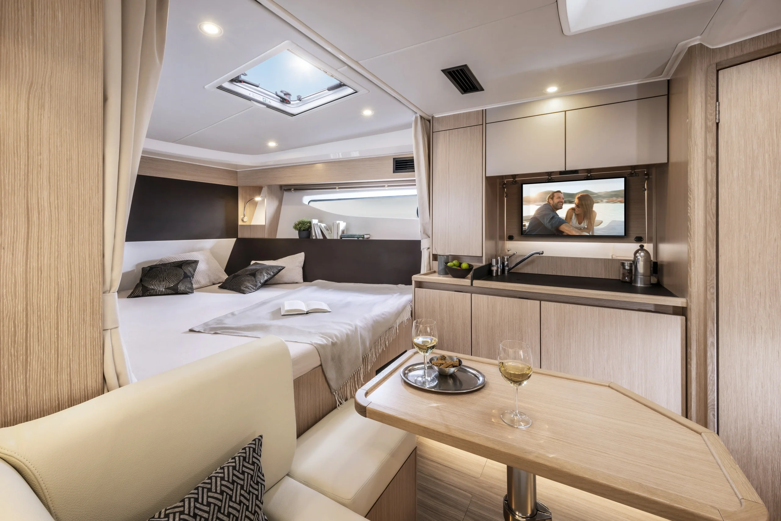 vente-bateau-moteur-bavaria-gamme-sr33_10