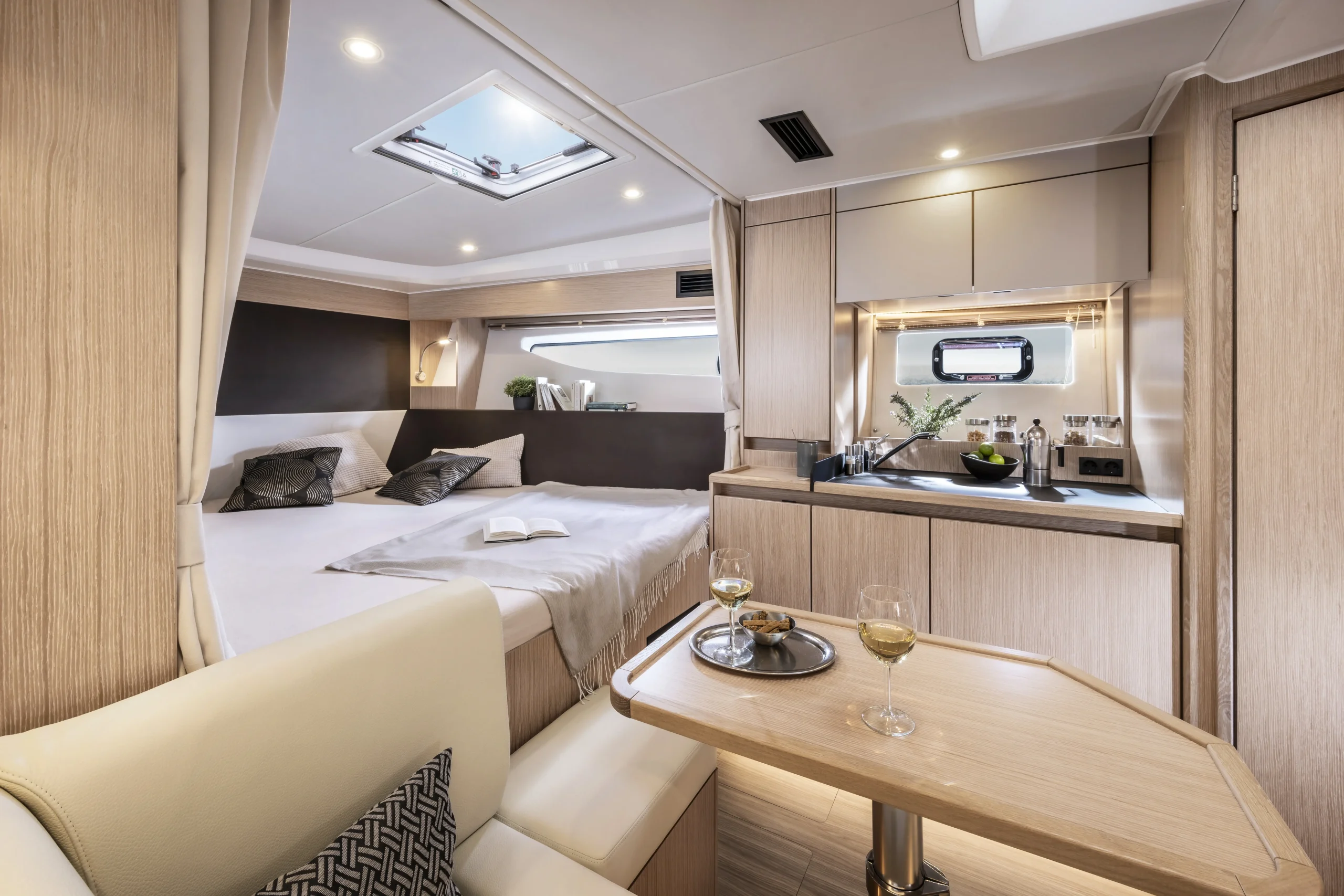 vente-bateau-moteur-bavaria-gamme-sr33_9