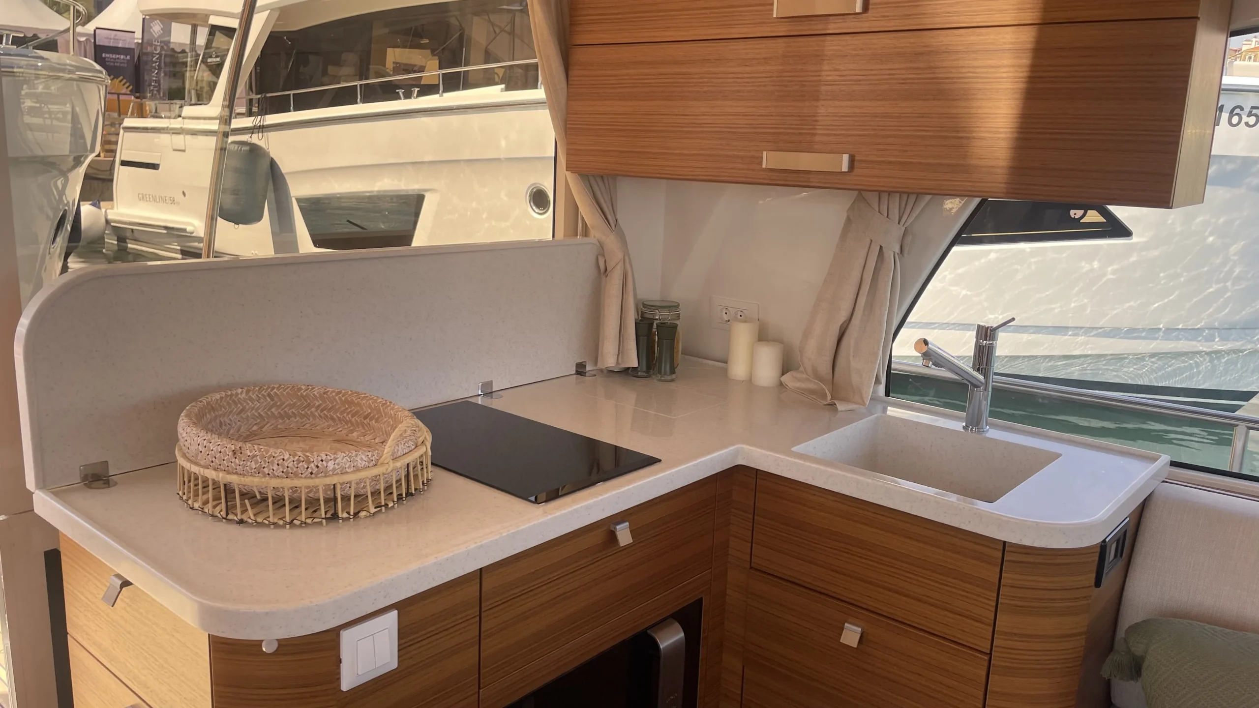 vente-bateau-moteur-greenline-40-hybride-stock