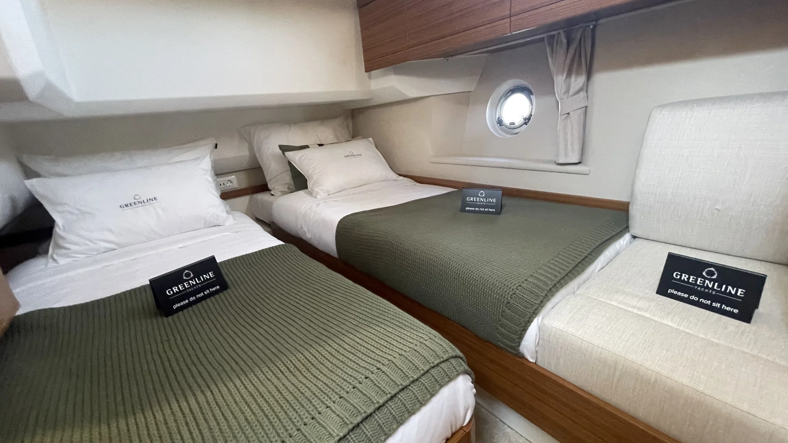 vente-bateau-moteur-greenline-40-hybride-stock_11
