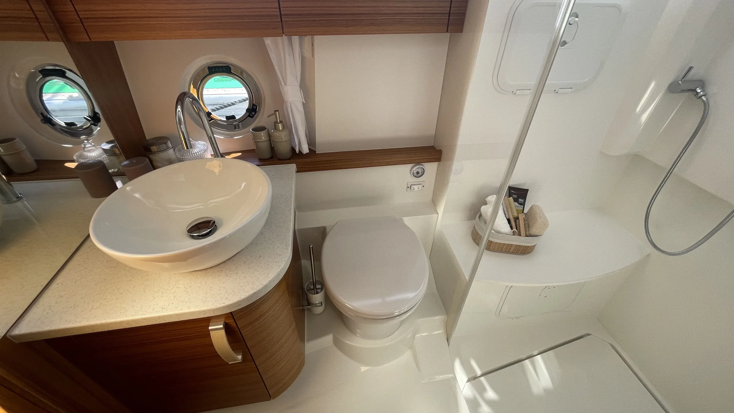 vente-bateau-moteur-greenline-40-hybride-stock_13