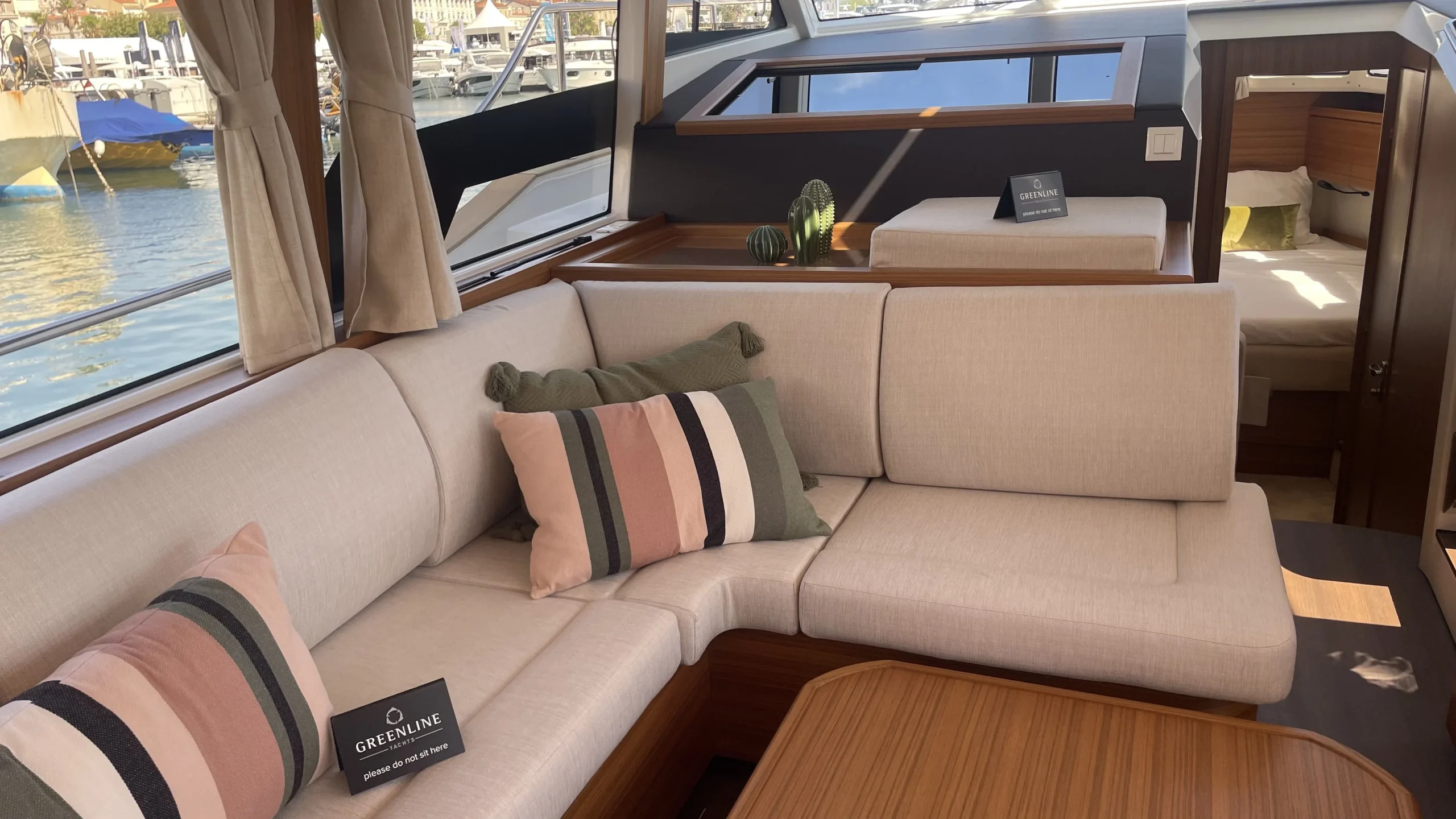 vente-bateau-moteur-greenline-40-hybride-stock_18