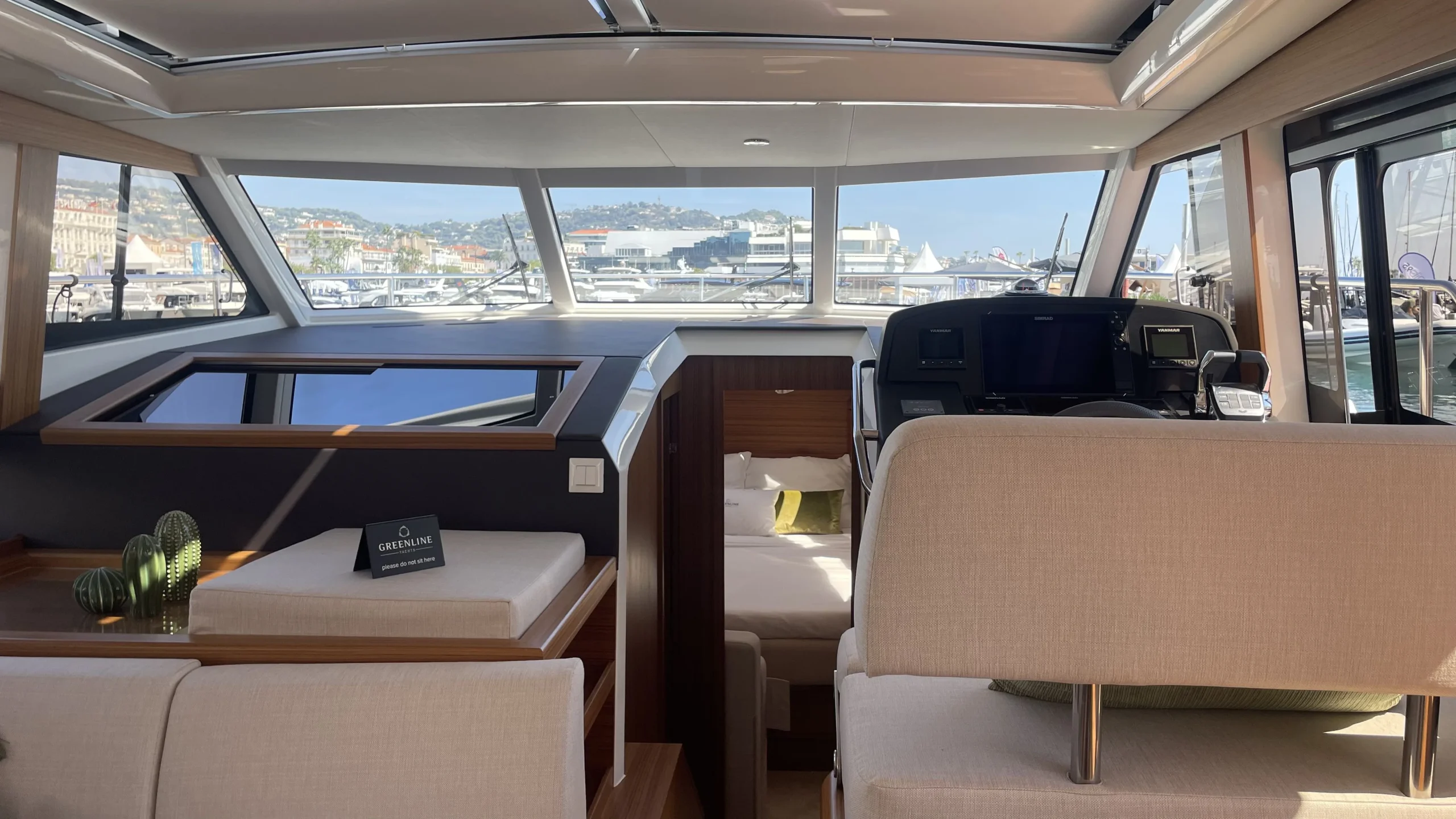 vente-bateau-moteur-greenline-40-hybride-stock_2
