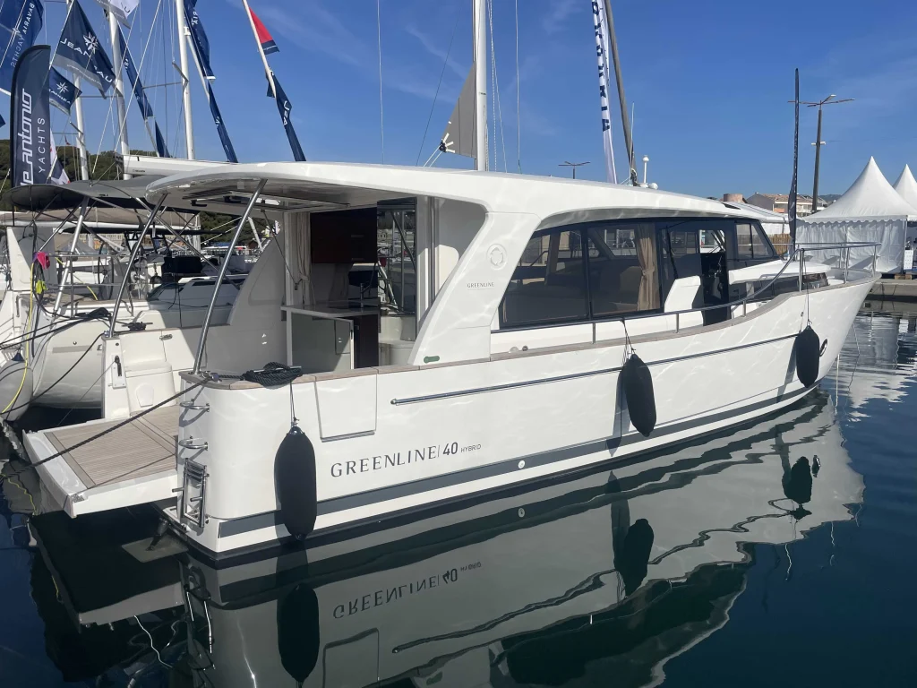 var vente bateau moteur greenline 40 hybride