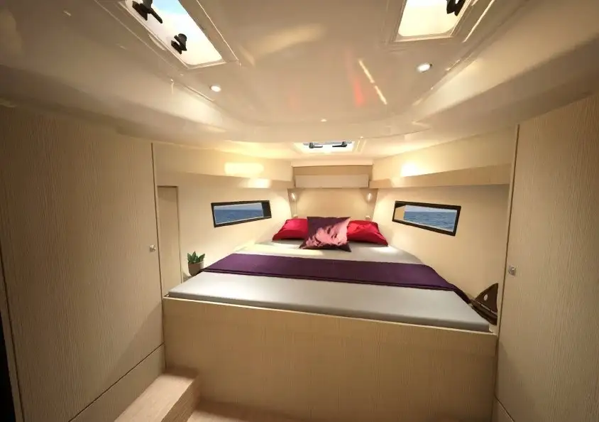 cabine-avant-c38-Bavaria-var-méditerranée_7