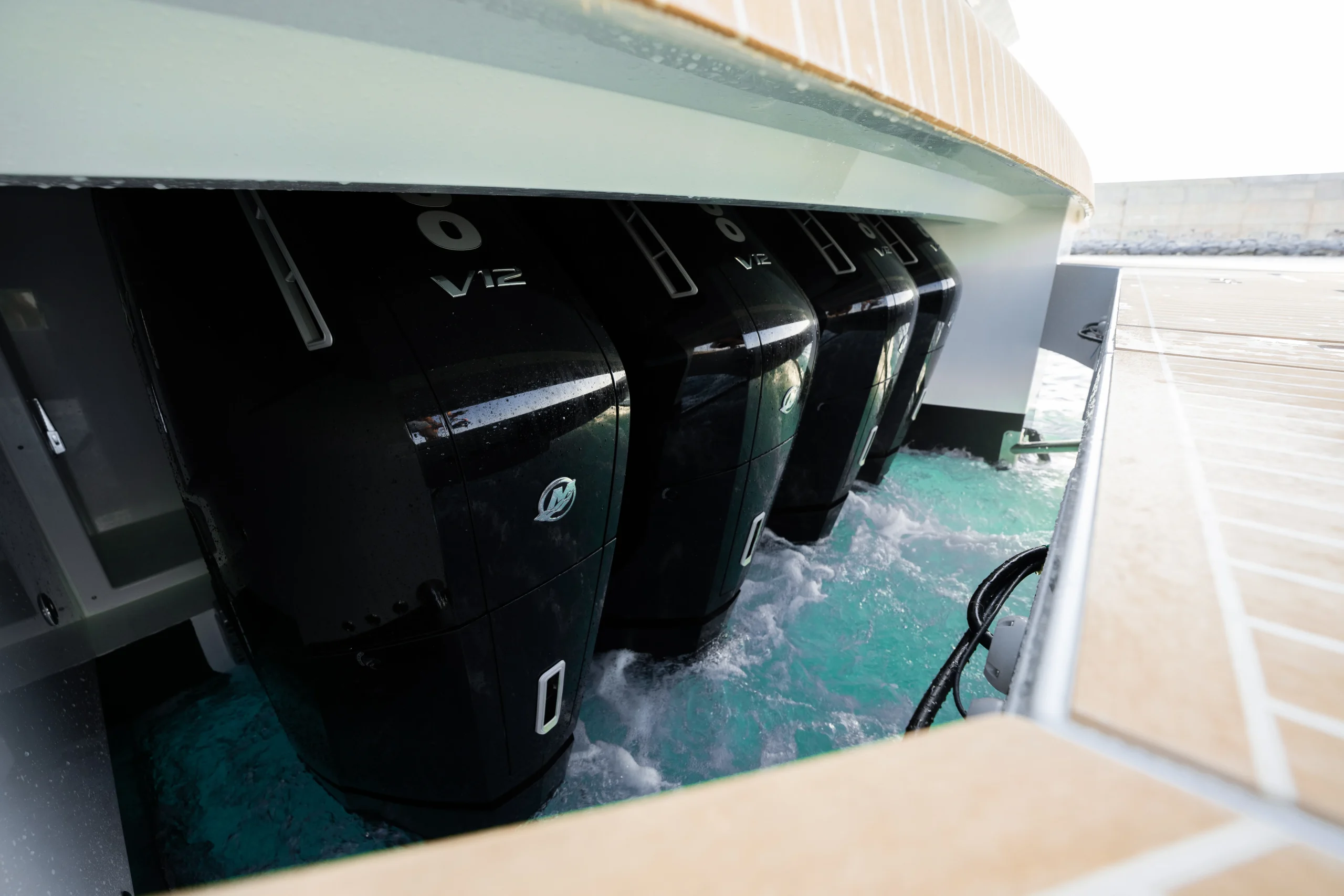 bateau-moteur-horsbord-deantonio-d60_44