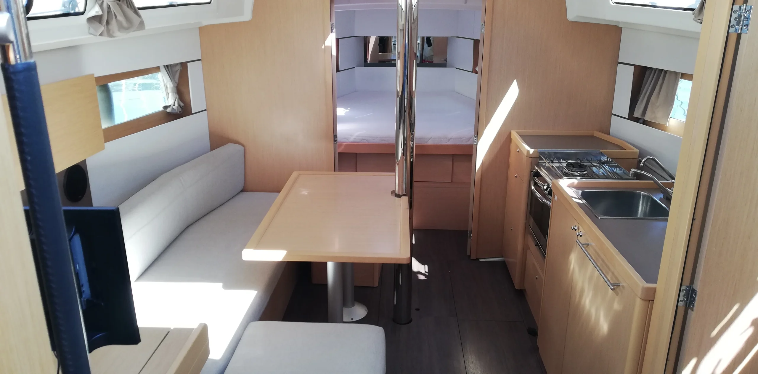 voilier-occasion-beneteau-oceanis-38.1_13