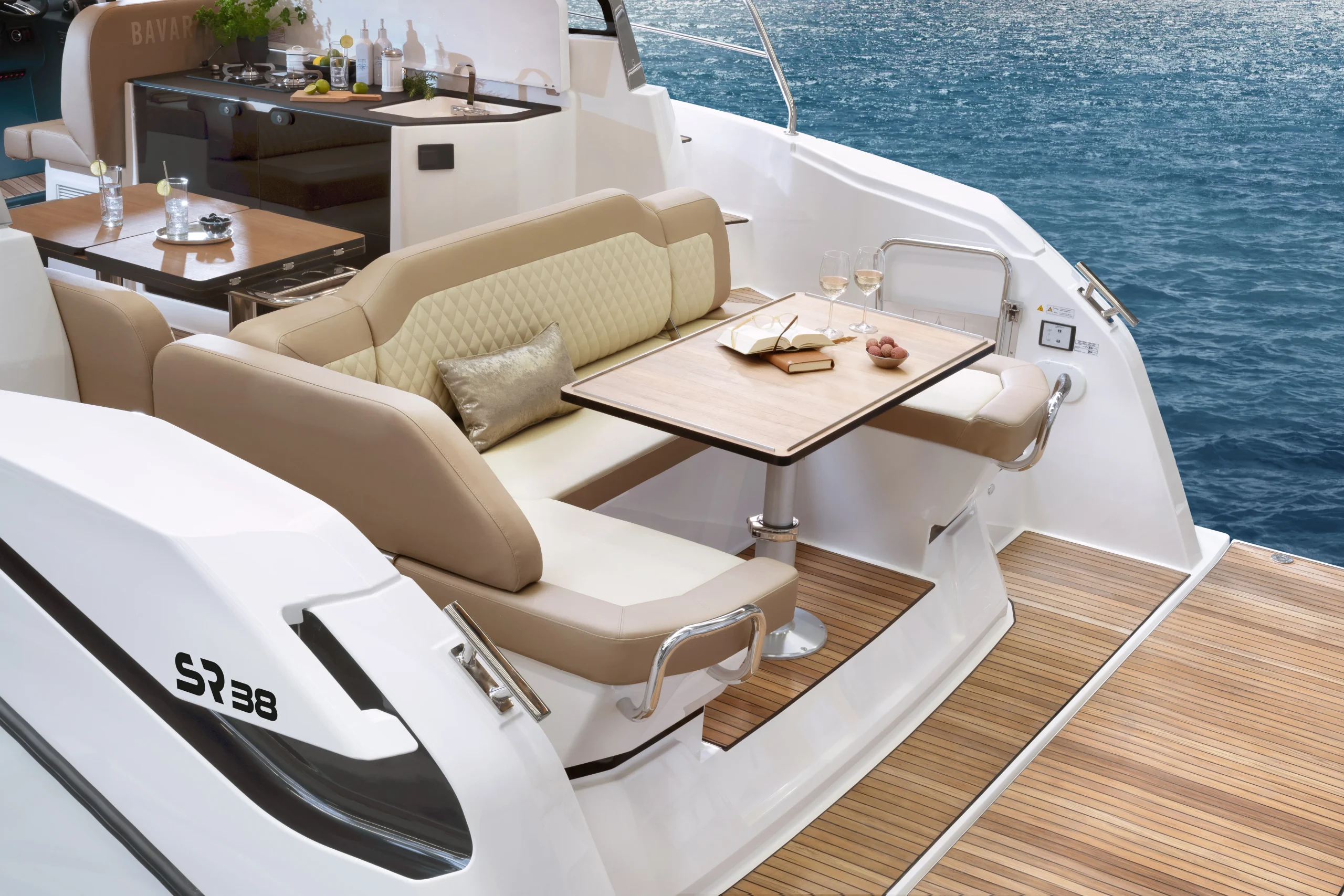 vedette-bavaria-SR-38-mediterranée (12)