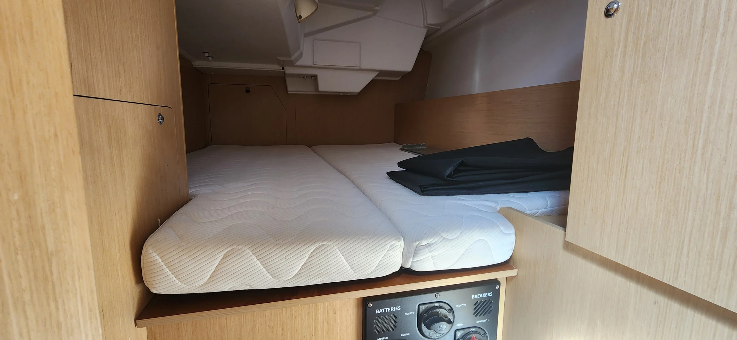 voilier-occasion-beneteau-oceanis-38-1-méditerranée_13