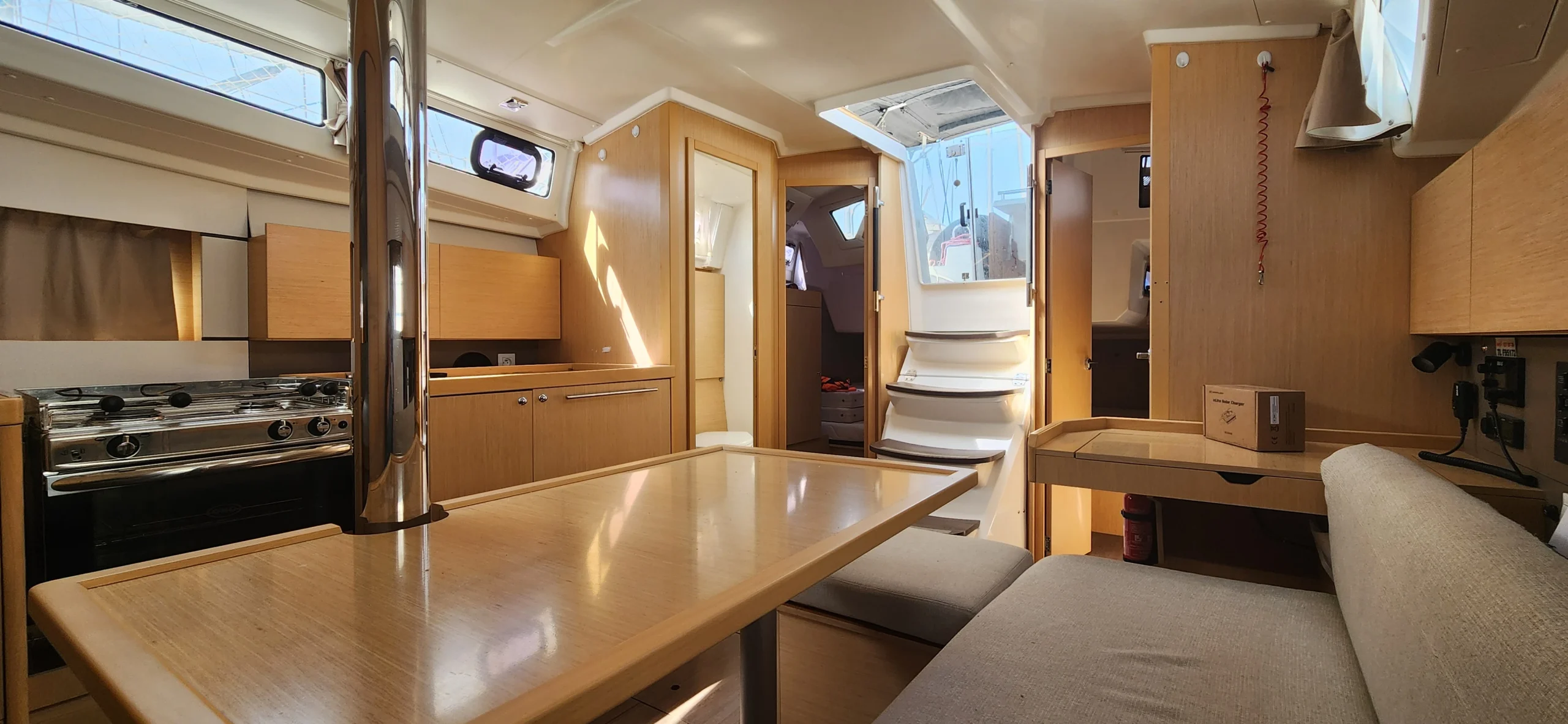 voilier-occasion-beneteau-oceanis-38-1-méditerranée_18