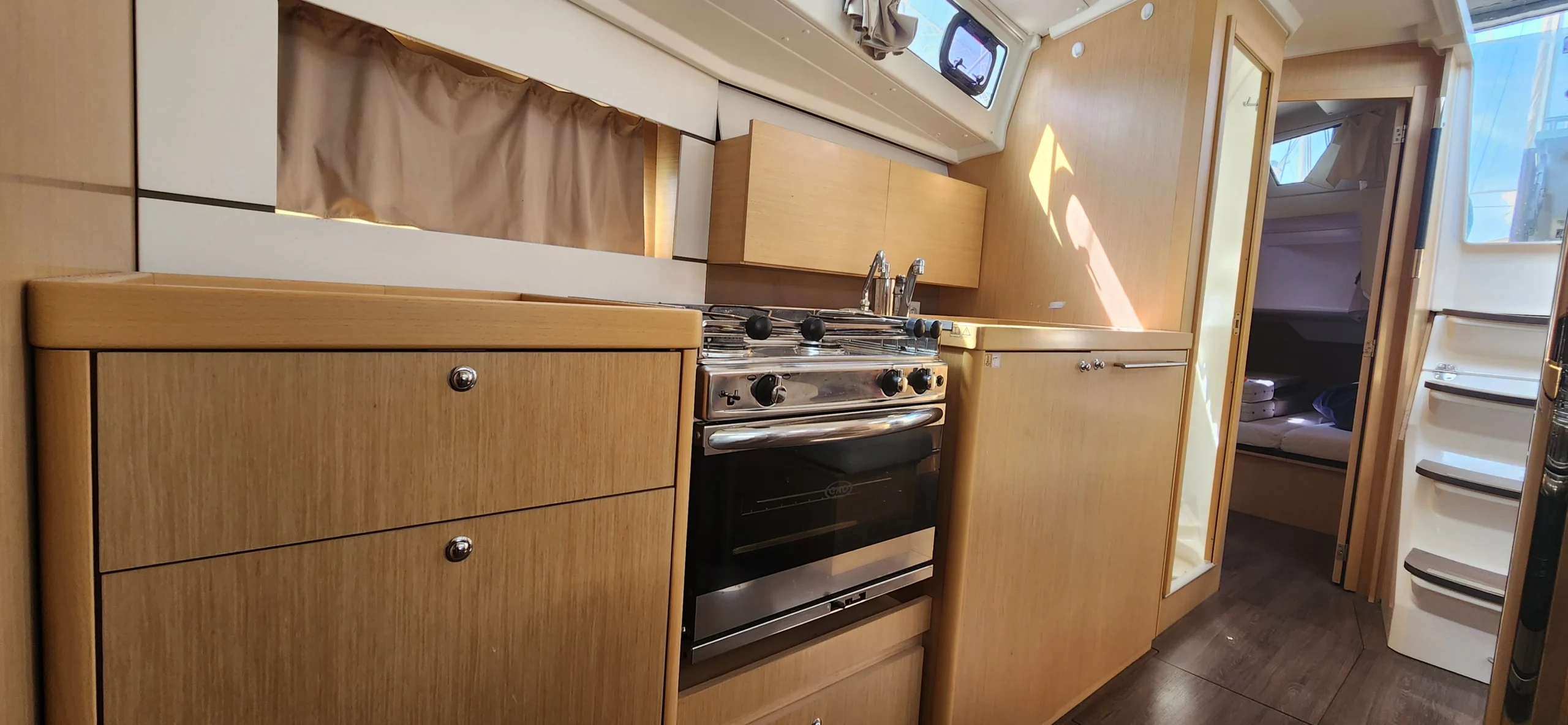 voilier-occasion-beneteau-oceanis-38-1-méditerranée_19