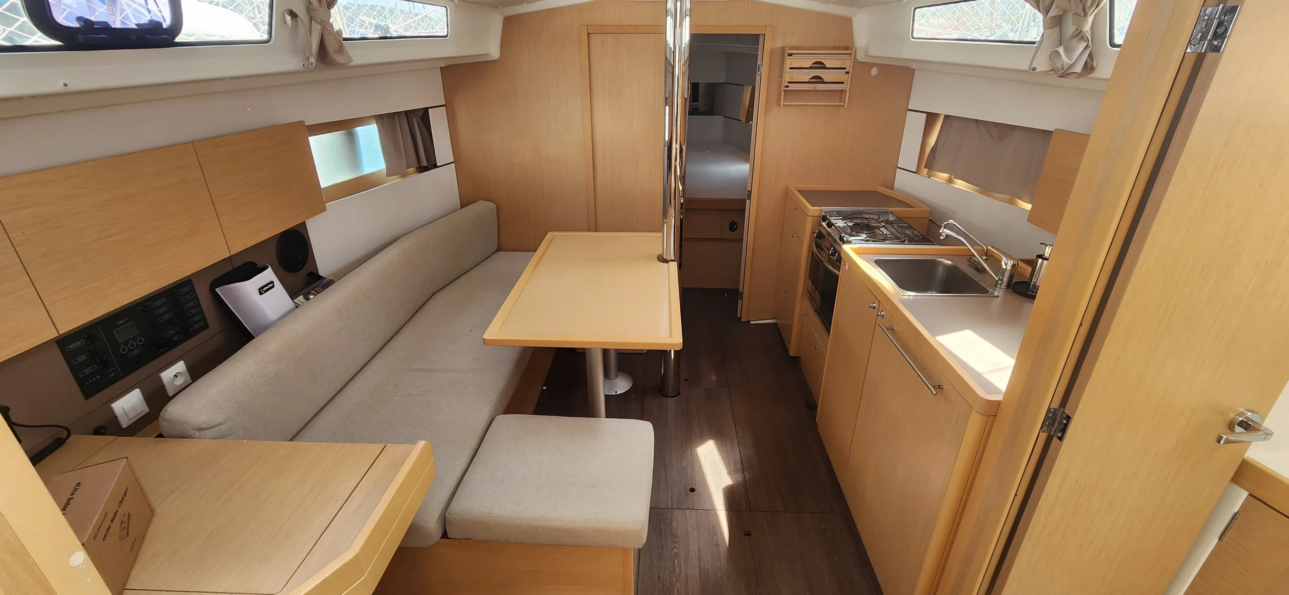 voilier-occasion-beneteau-oceanis-38-1-méditerranée_9