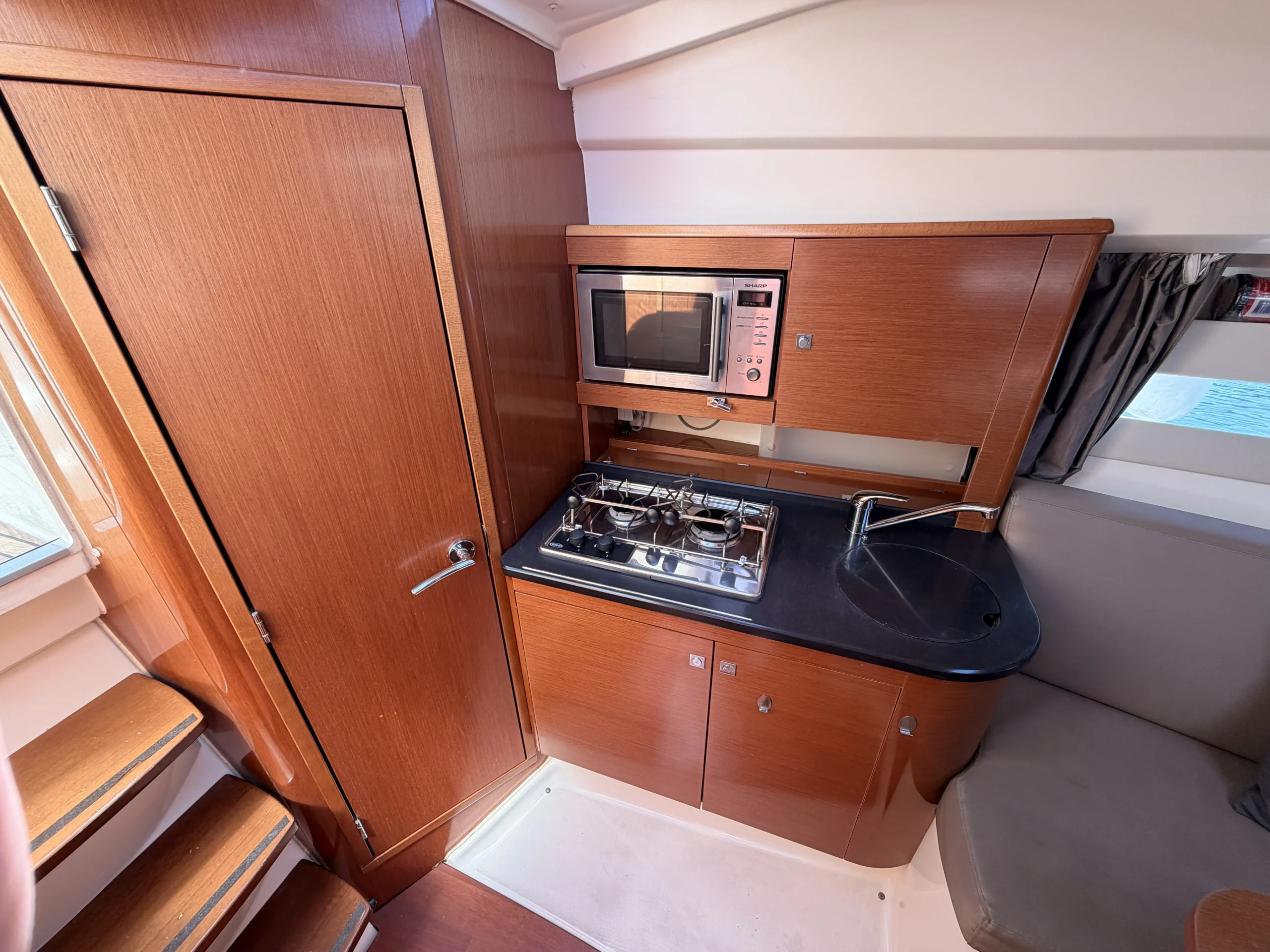 jeanneau-occasion-leader-8-2011-volvo-essence_18