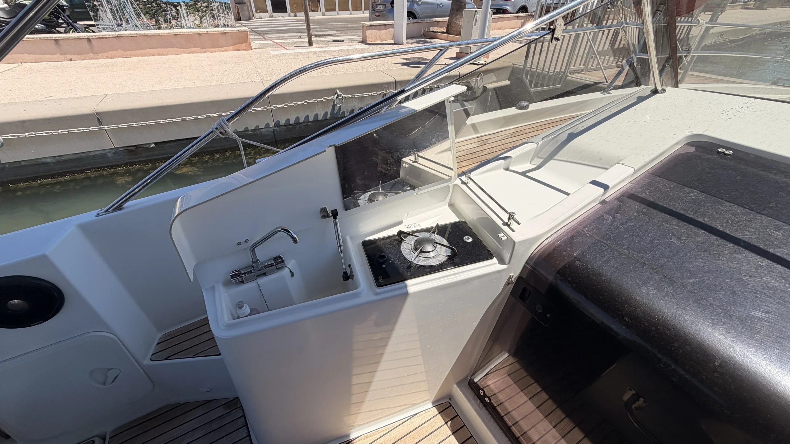 bateau-beneteau-flyer-8-8-sundeck-occasion_13