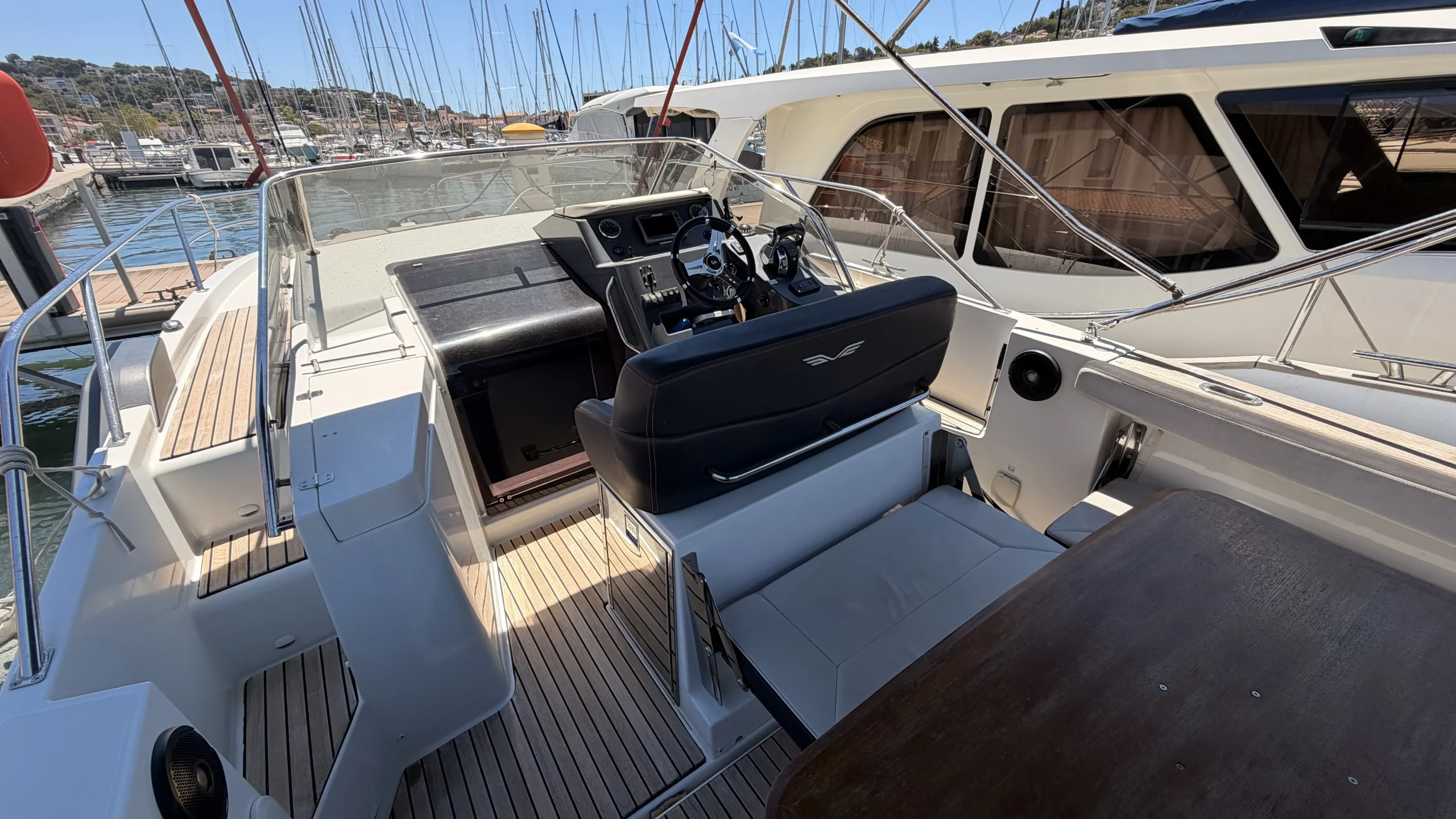 bateau-beneteau-flyer-8-8-sundeck-occasion_9
