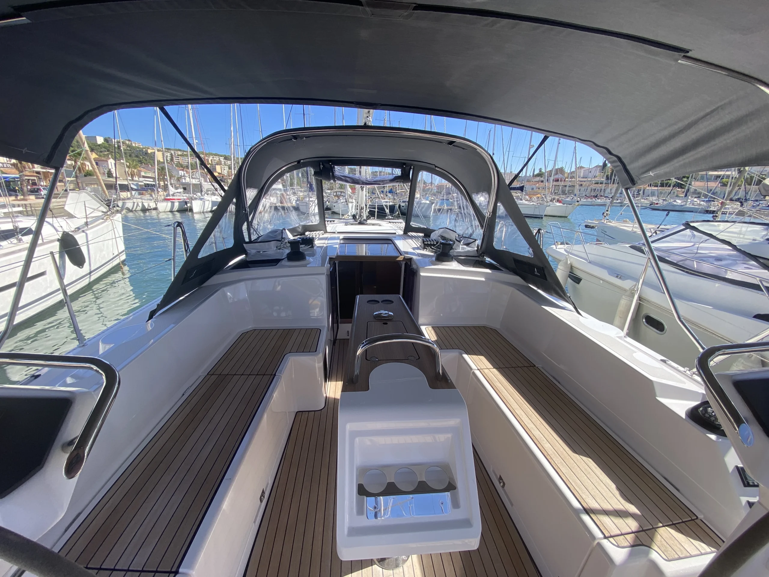VOILIER BAVARIA C38 STOCK 2026 24