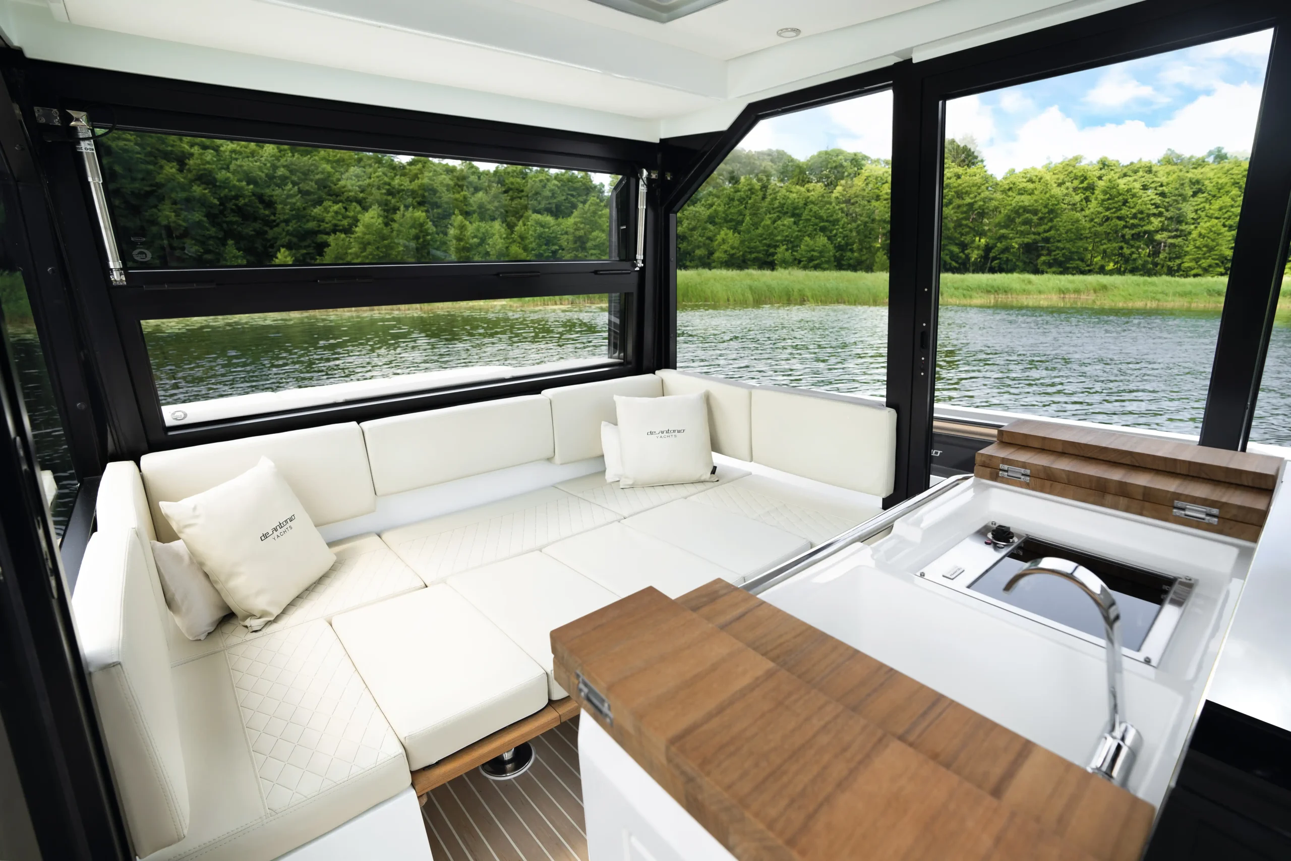 day cruiser de antonio d36 cabin méditerranée 2