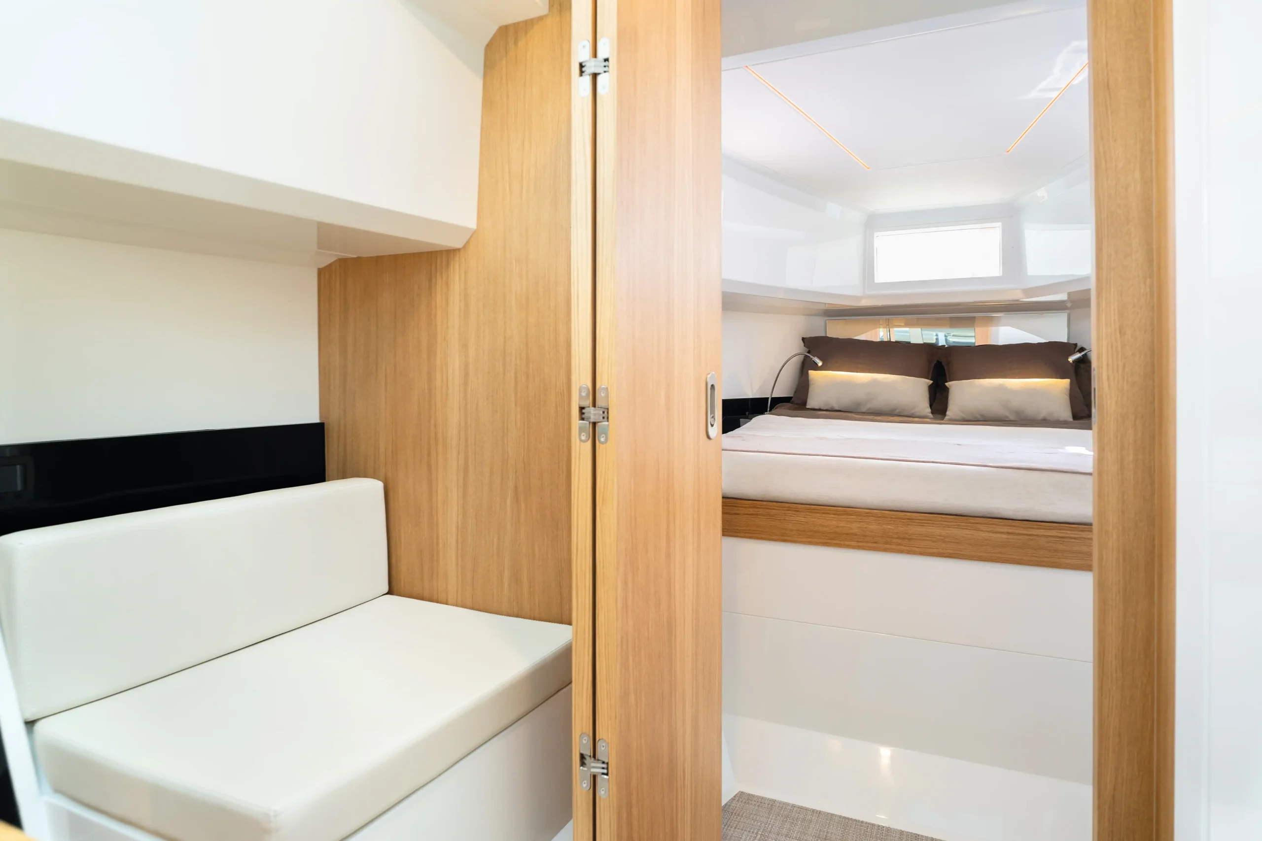 day cruiser de antonio d36 cabin méditerranée 3