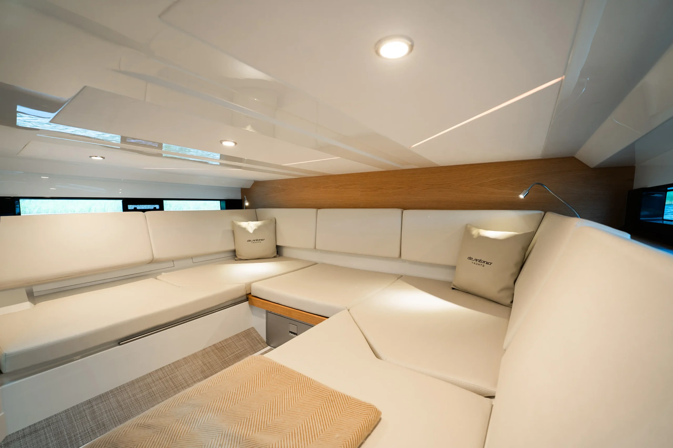day cruiser de antonio d36 cabin méditerranée 5